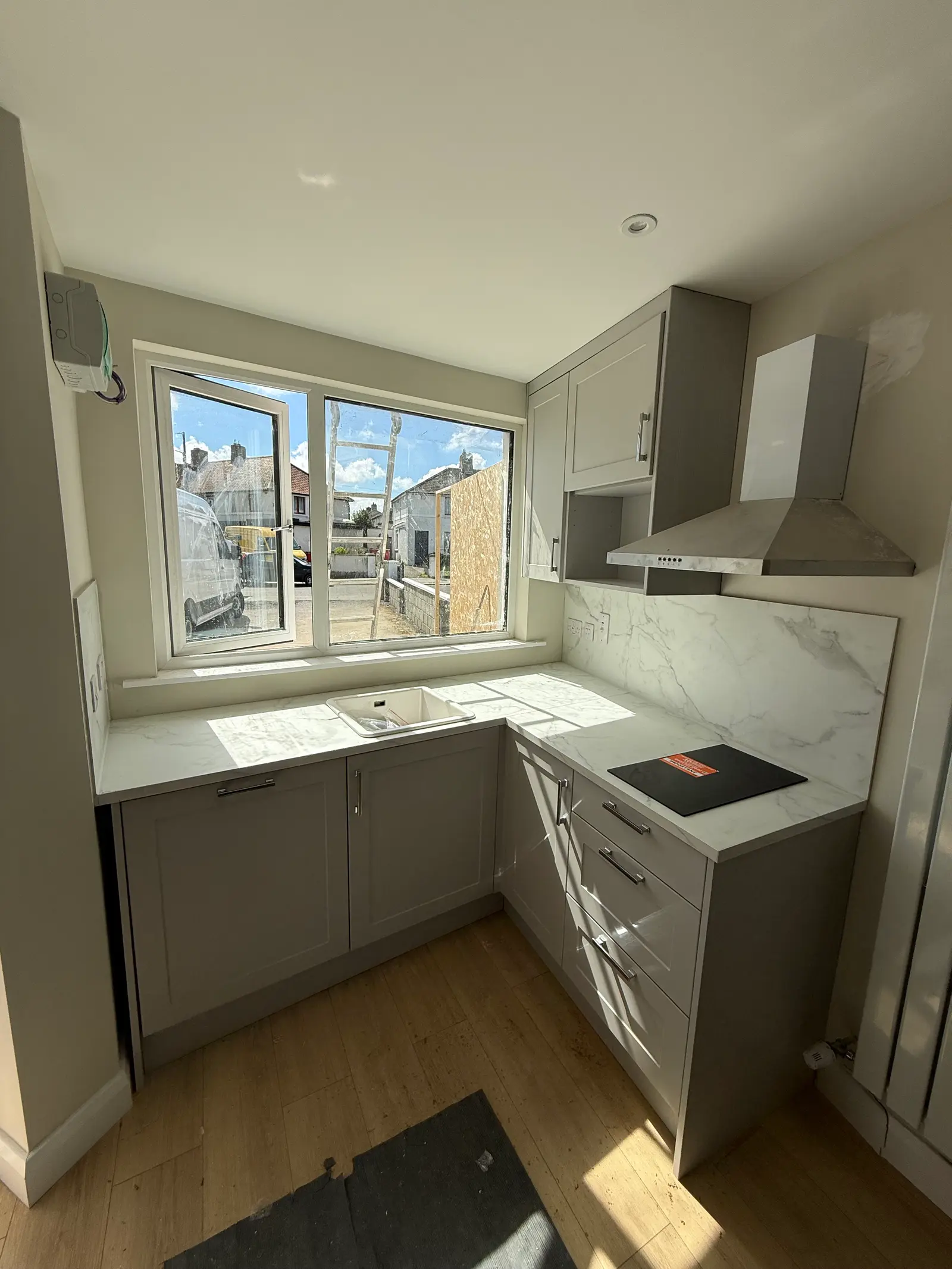 Two-tone kitchen cabinets