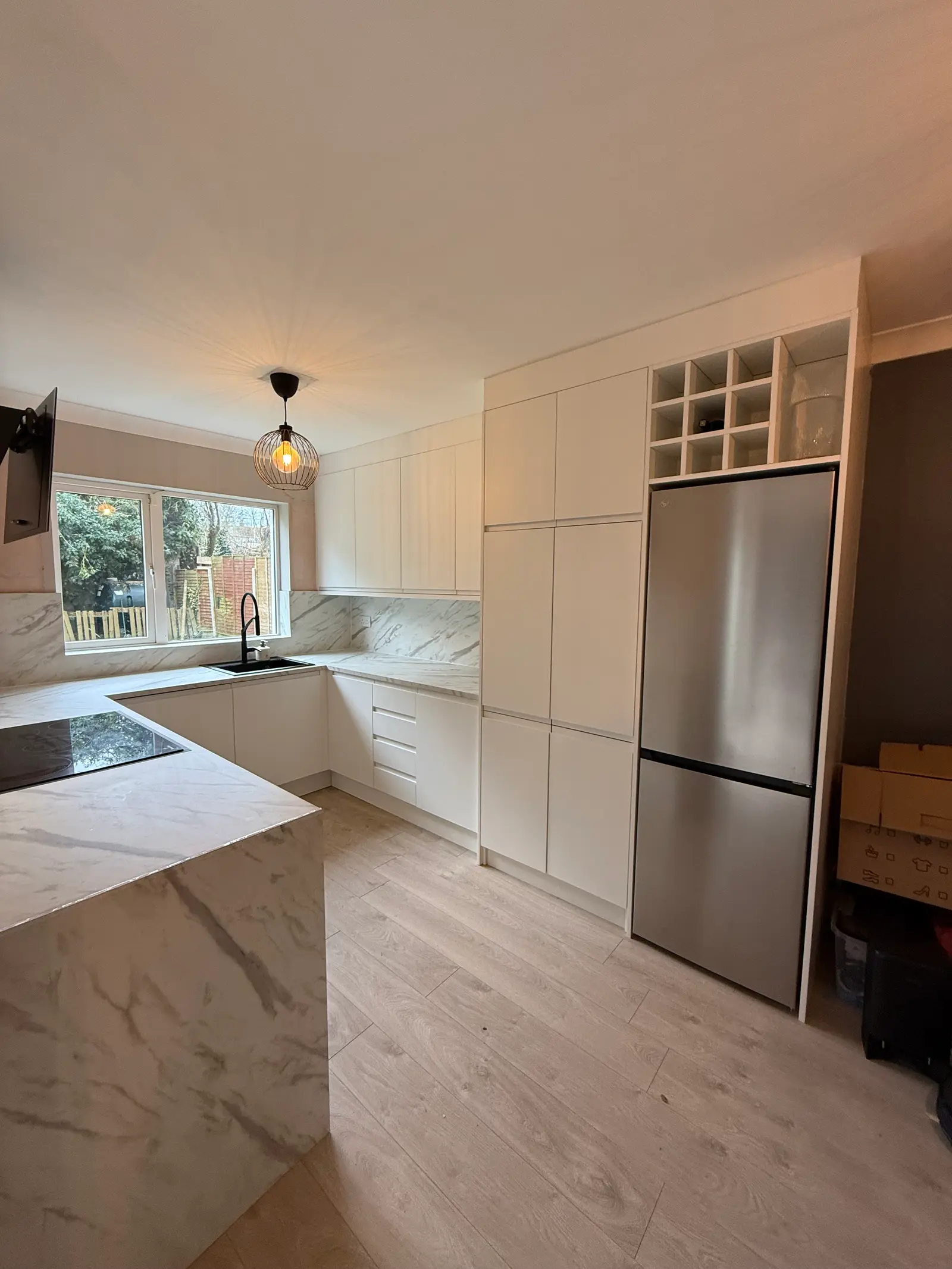 Handleless kitchen secondary view